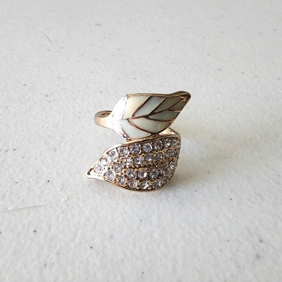 NWOT womens ring leaf style - Picture 1 of 4